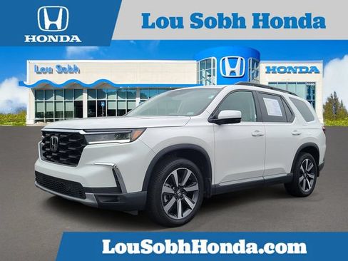 Certified 2025 Honda Pilot Touring image 1