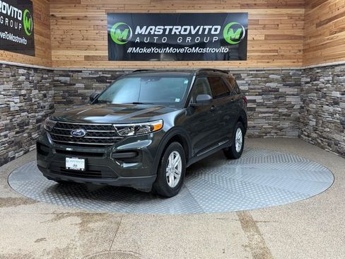 Used 2023 Ford Explorer XLT image 4