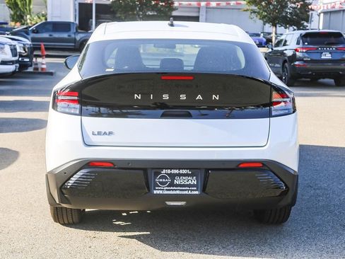 New 2026 Nissan Leaf SV+ w/ Illuminated Package FWD image 7