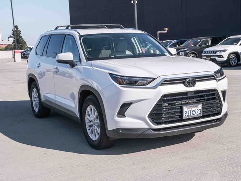 Certified 2024 Toyota Grand Highlander FWD image 3