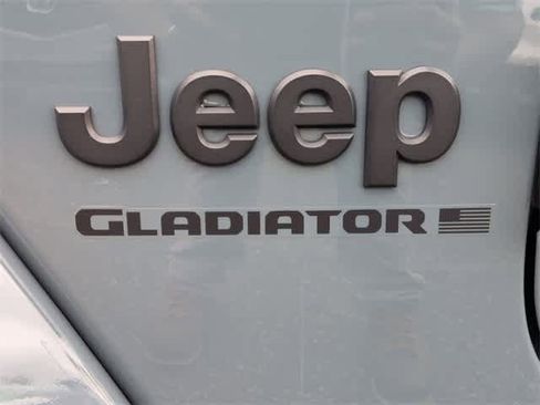 Used 2025 Jeep Gladiator Sport image 13