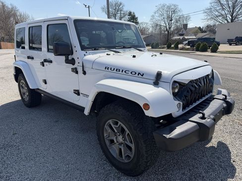 Used 2016 Jeep Wrangler Unlimited Rubicon w/ Connectivity Group AWD/4WD image 5