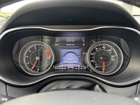 Used 2019 Jeep Cherokee Limited AWD/4WD image 6