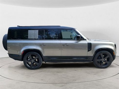 New 2025 Land Rover Defender 130 X-Dynamic SE image 6