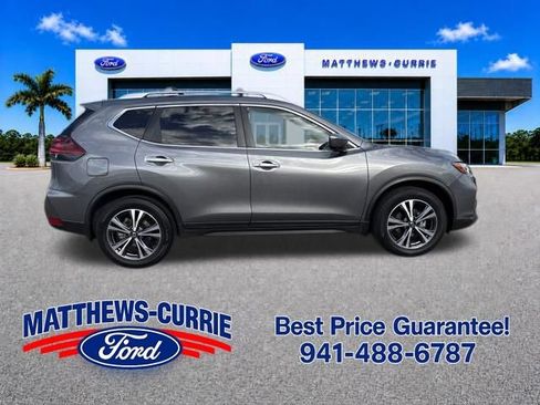 Used 2019 Nissan Rogue SV w/ Premium Package FWD image 3
