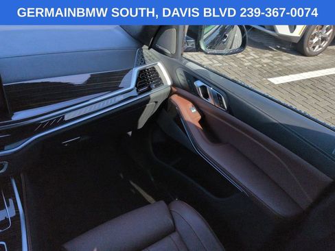 Used 2025 BMW X7 M60i AWD/4WD image 19