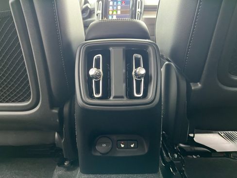 Used 2025 Volvo XC40 B5 Core image 27