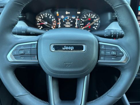 Used 2025 Jeep Compass Limited AWD/4WD image 10