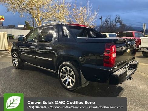 Used 2011 Chevrolet Avalanche LTZ image 4
