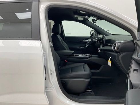 New 2026 Chevrolet Equinox LT w/ Convenience Package II image 14