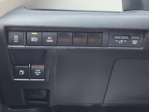 Used 2023 Toyota Sienna XLE w/ XLE Plus Package AWD/4WD image 24