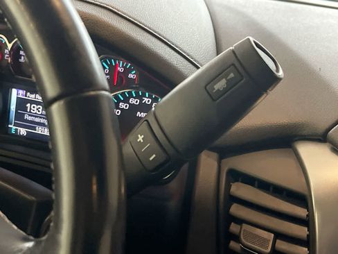 Used 2018 Chevrolet Suburban LT image 20