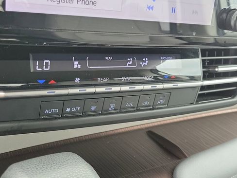 Used 2022 Toyota Sienna LE FWD image 28