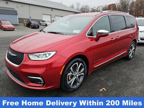 Used 2024 Chrysler Pacifica Pinnacle image 1