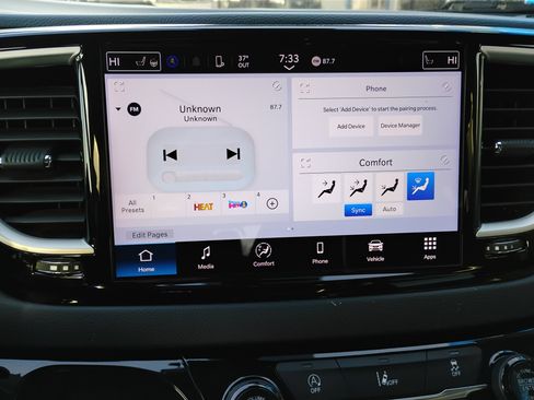 Used 2022 Chrysler Pacifica Touring-L image 7