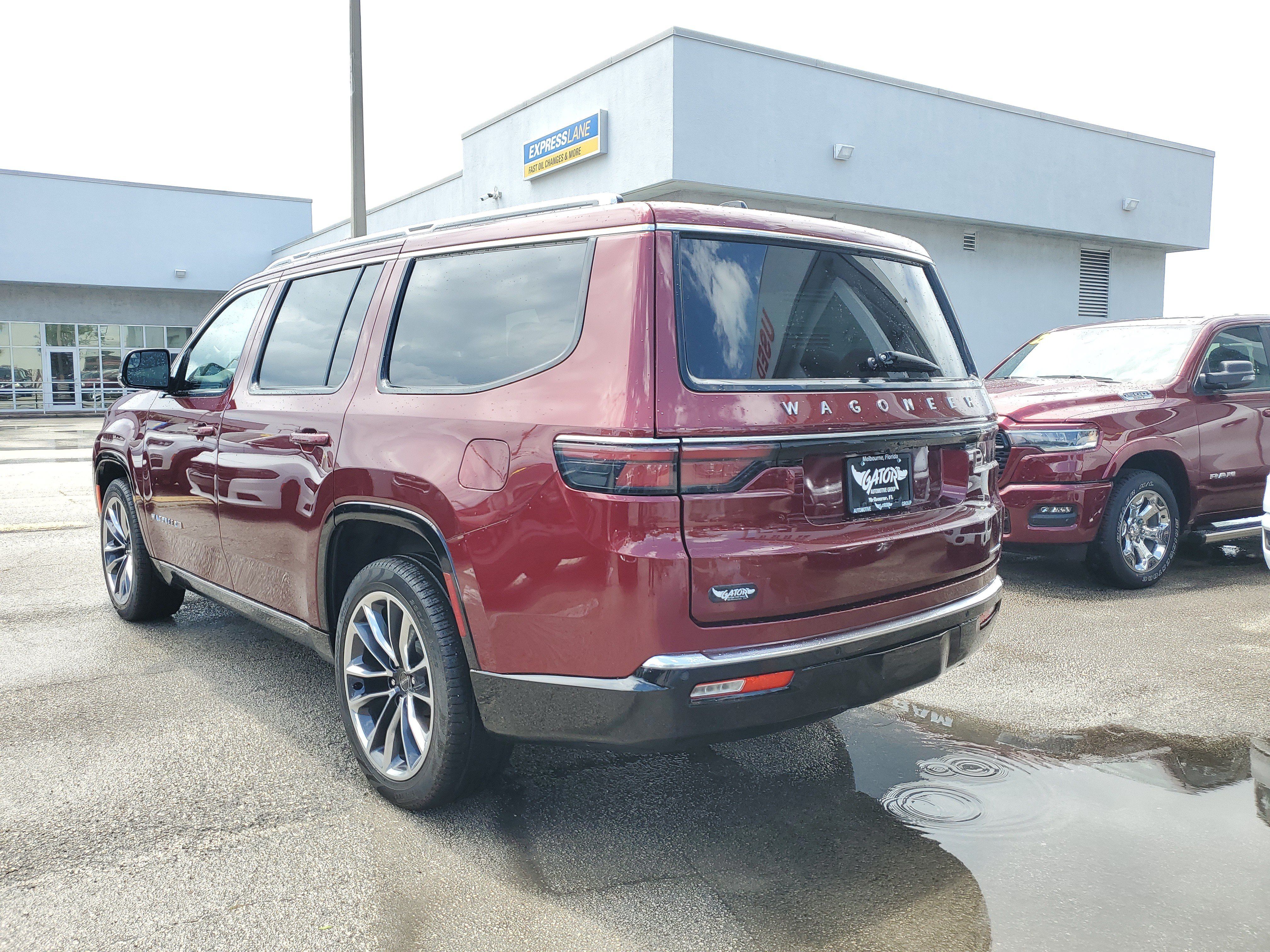 Used 2024 Jeep Wagoneer Series III w/ Premium Group I AWD/4WD image 3