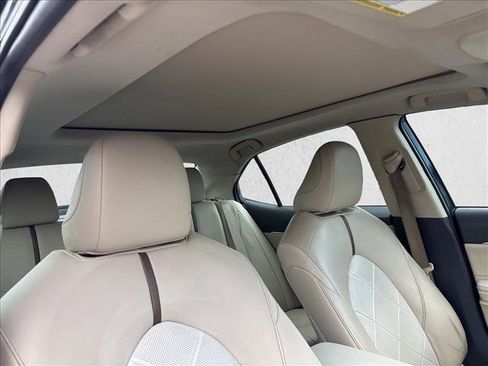 Used 2018 Toyota Camry XLE FWD image 29