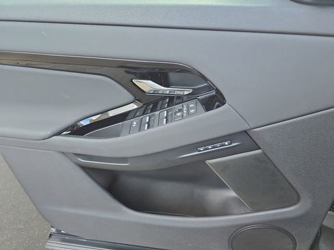 Certified 2025 Land Rover Range Rover Evoque Dynamic SE AWD/4WD image 29