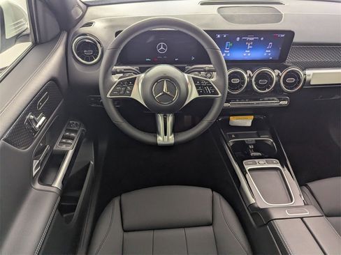 New 2026 Mercedes-Benz GLB 250 image 10