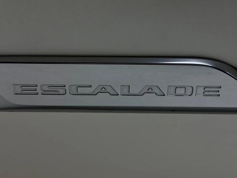 Used 2015 Cadillac Escalade Premium AWD/4WD image 7