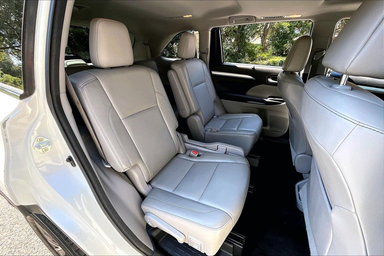 Used 2016 Toyota Highlander XLE FWD image 22