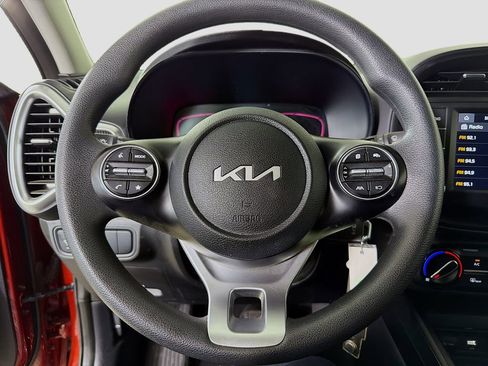 Used 2025 Kia Soul LX w/ LX Technology Package FWD image 14