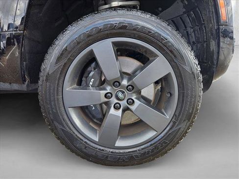 Certified 2023 Land Rover Defender 90 V8 image 24