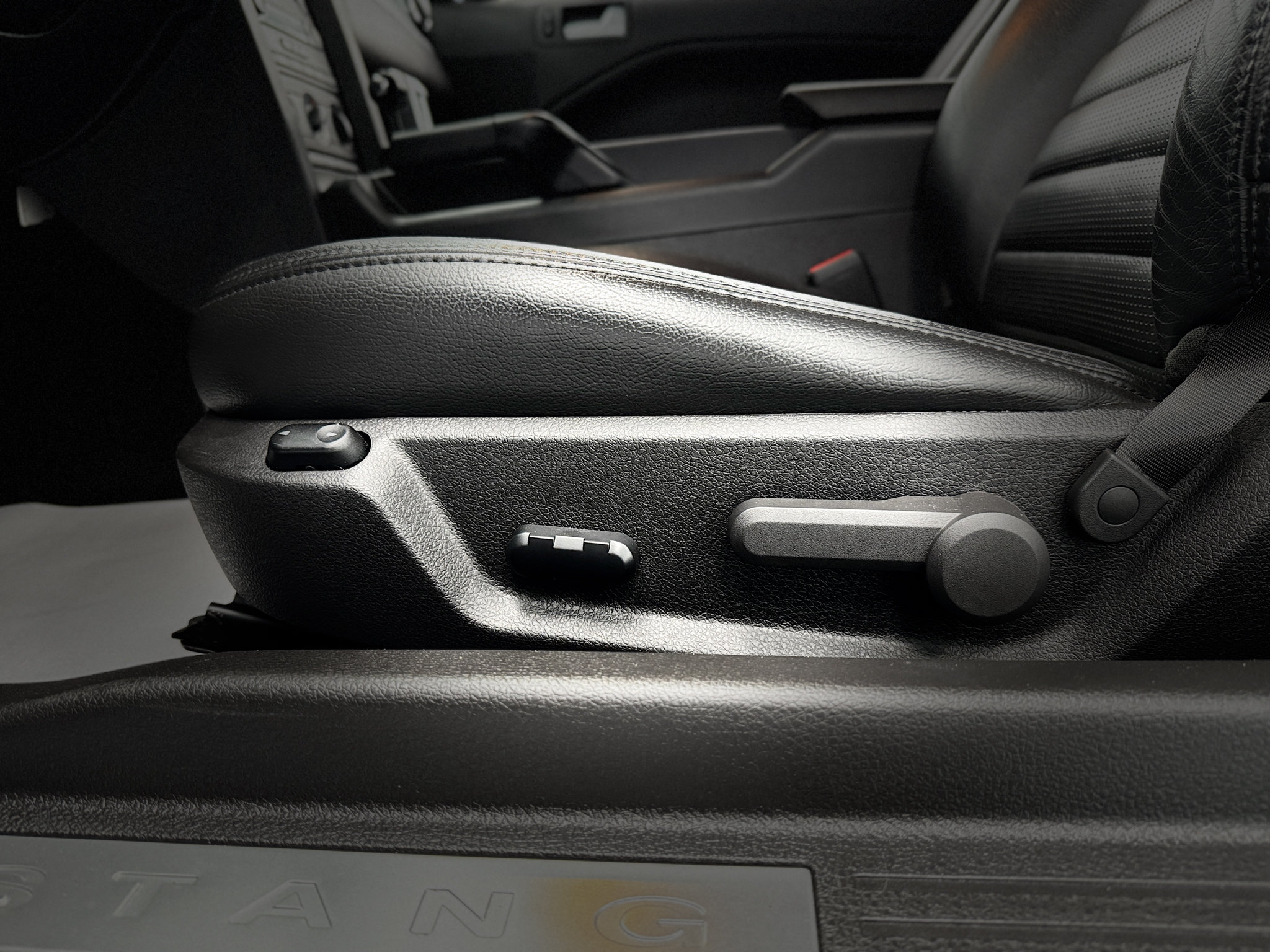 Used 2007 Ford Mustang GT RWD image 14