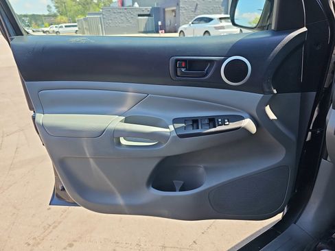 Used 2015 Toyota Tacoma PreRunner w/ TRD Sport Package image 26