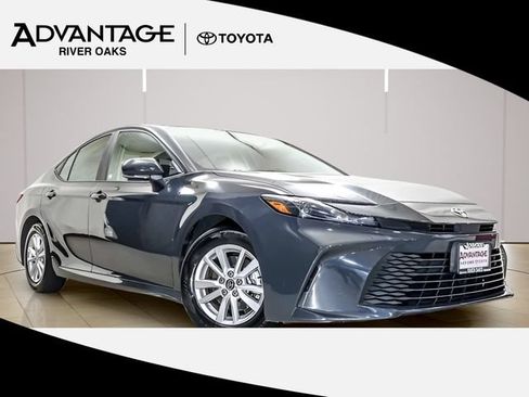 Used 2025 Toyota Camry LE FWD image 1