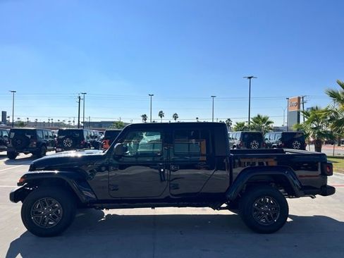 New 2025 Jeep Gladiator Sport image 4