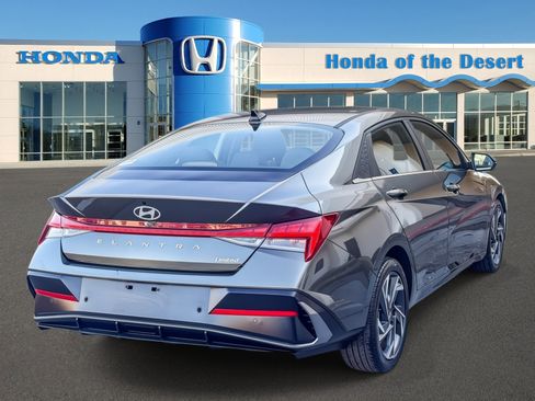 Used 2024 Hyundai Elantra Limited FWD image 7