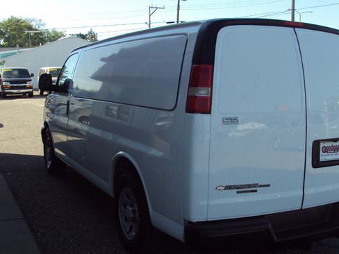 Used 2014 Chevrolet Express 1500 AWD image 15
