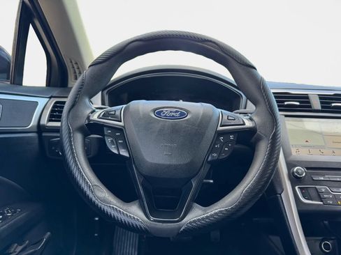 Used 2018 Ford Fusion SE w/ Fusion SE Technology Package FWD image 14
