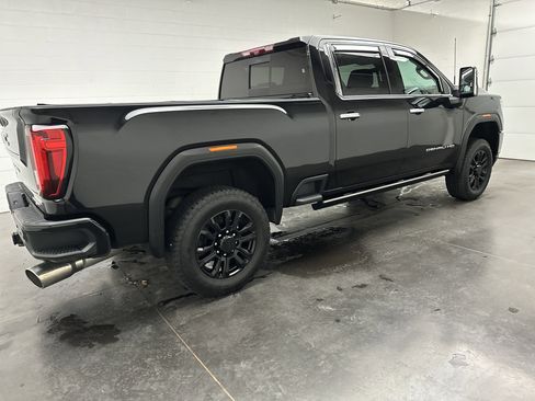 Used 2022 GMC Sierra 3500 Denali w/ Denali Black Diamond Edition image 12