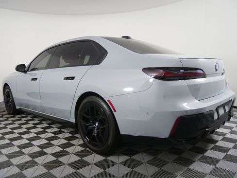 Certified 2023 BMW 740i image 5