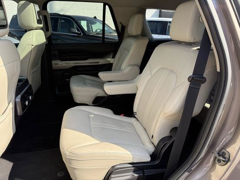 Used 2018 Ford Expedition Platinum AWD/4WD image 23