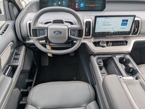 New 2025 Ford Expedition Active image 8