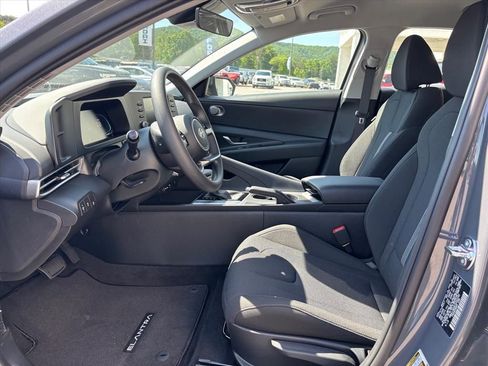 New 2026 Hyundai Elantra SE FWD image 9