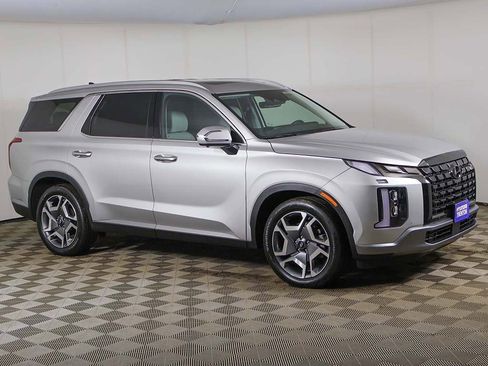 Used 2024 Hyundai Palisade SEL w/ Premium Package image 2
