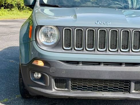 Used 2017 Jeep Renegade Latitude w/ Popular Equipment Group FWD image 13