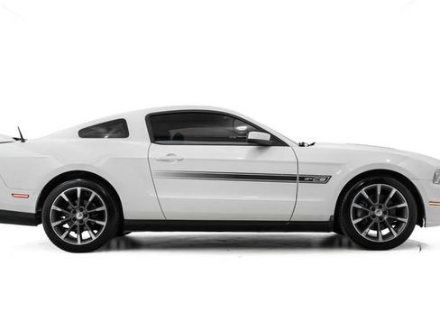 Used 2013 Ford Mustang GT Premium RWD image 5