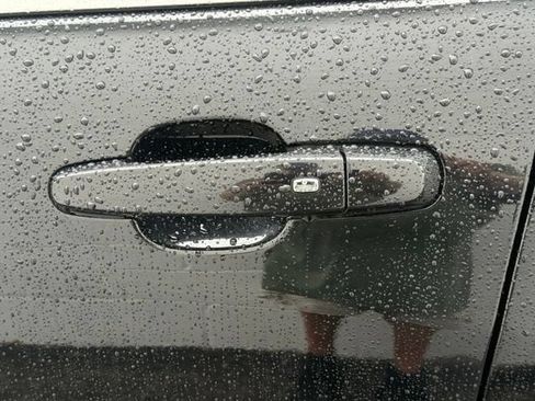 Used 2023 Chevrolet Equinox LT AWD/4WD image 22