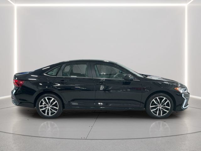 Used 2026 Volkswagen Jetta SE FWD image 7
