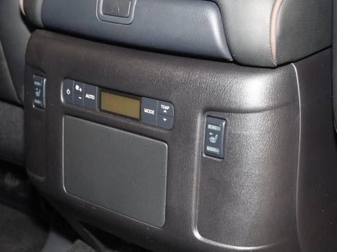 Used 2024 Nissan Armada Platinum w/ Captain's Chairs Package image 16