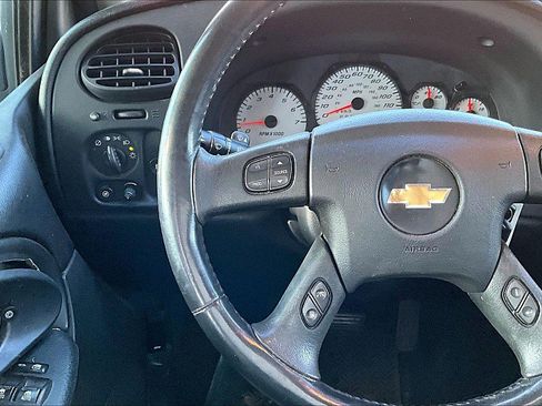 Used 2008 Chevrolet TrailBlazer LT w/ Sun And Sound Package RWD image 16