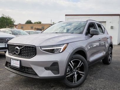 New 2026 Volvo XC40 B5 Core w/ Climate Package