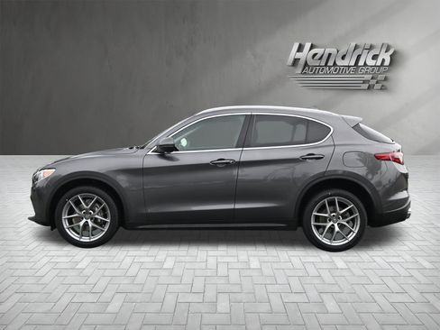 Used 2018 Alfa Romeo Stelvio AWD image 6