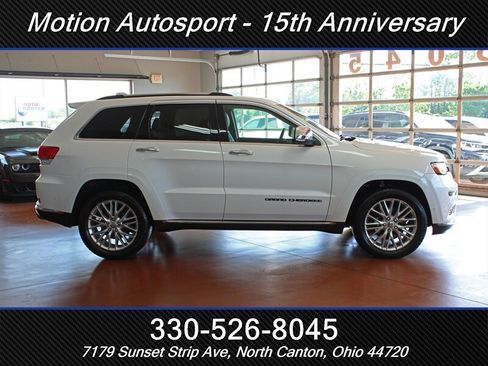Used 2017 Jeep Grand Cherokee Summit AWD/4WD image 11