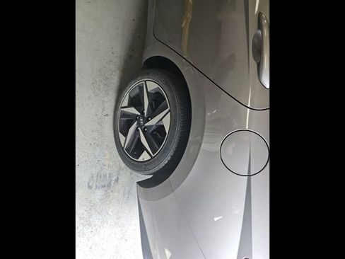 Used 2023 Hyundai Elantra SEL w/ Convenience Package FWD image 4